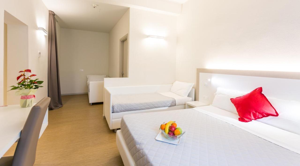 Hotel Amicizia Rimini Kültér fotó
