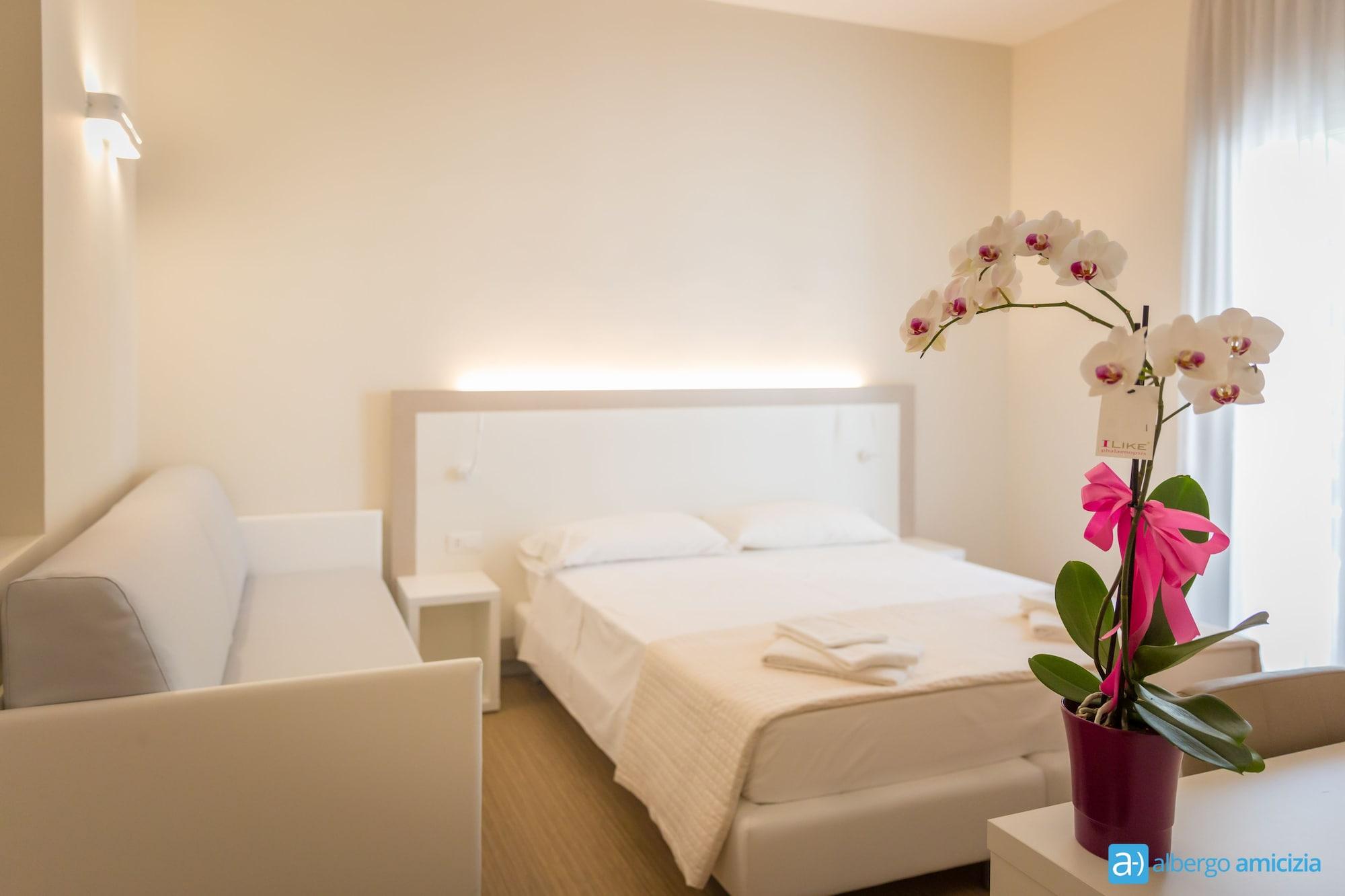 Hotel Amicizia Rimini Kültér fotó
