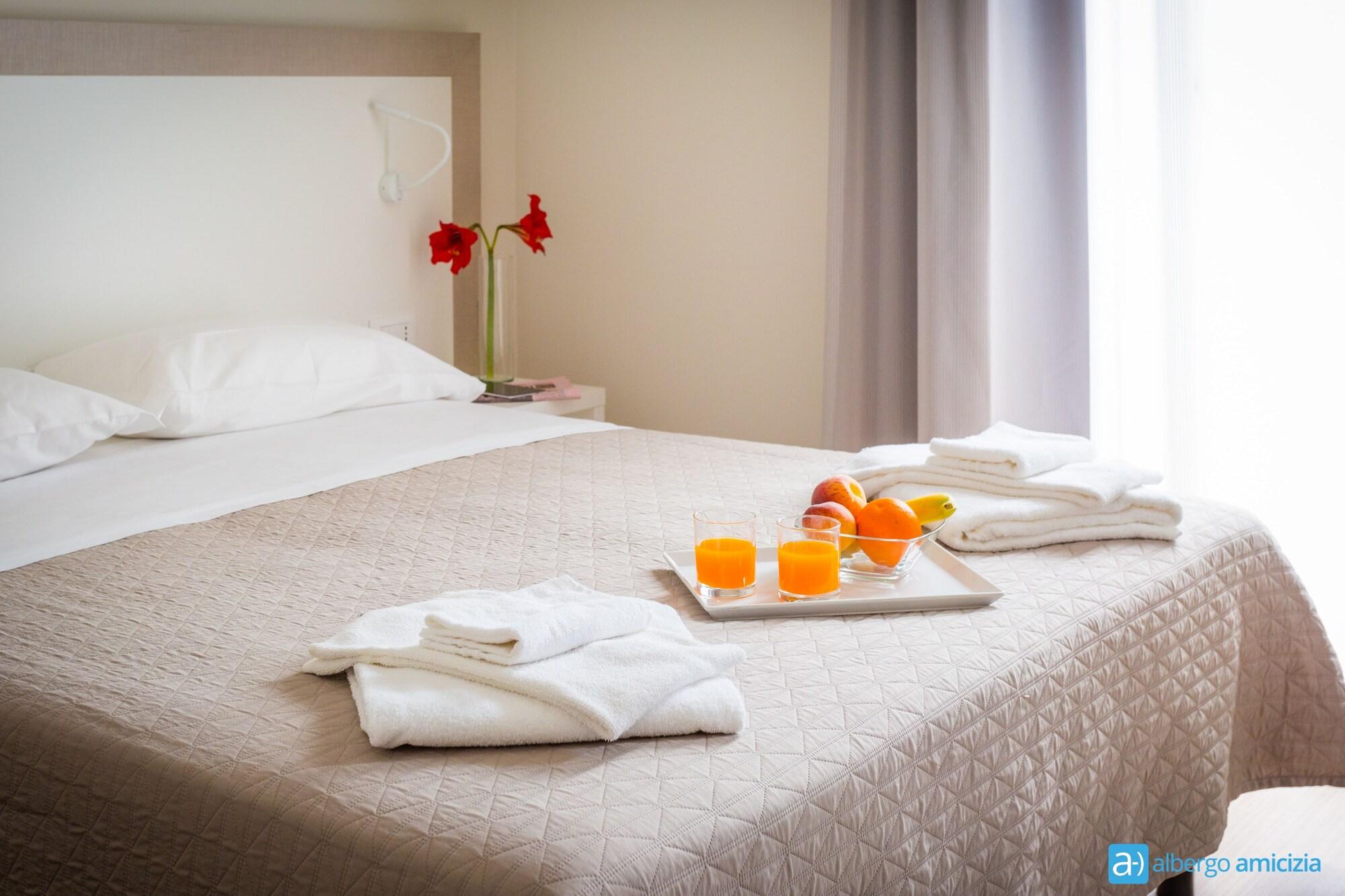 Hotel Amicizia Rimini Kültér fotó