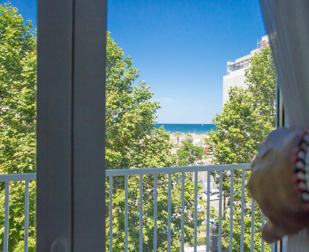 Hotel Amicizia Rimini Kültér fotó