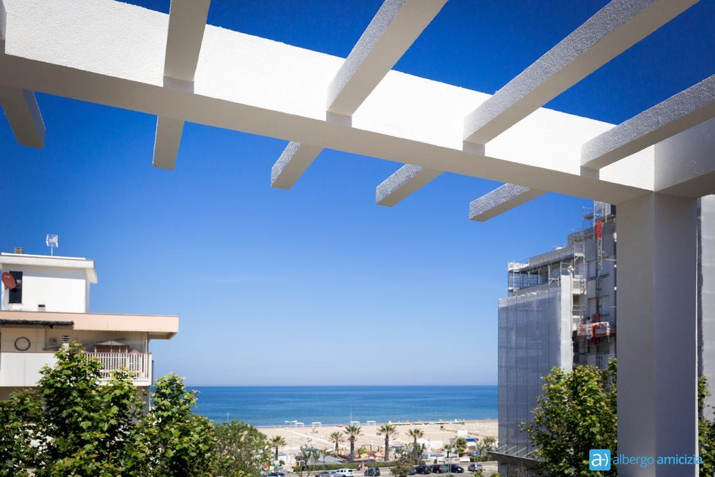 Hotel Amicizia Rimini Kültér fotó