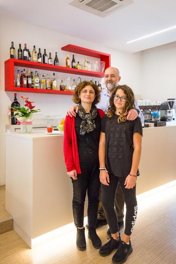 Hotel Amicizia Rimini Kültér fotó