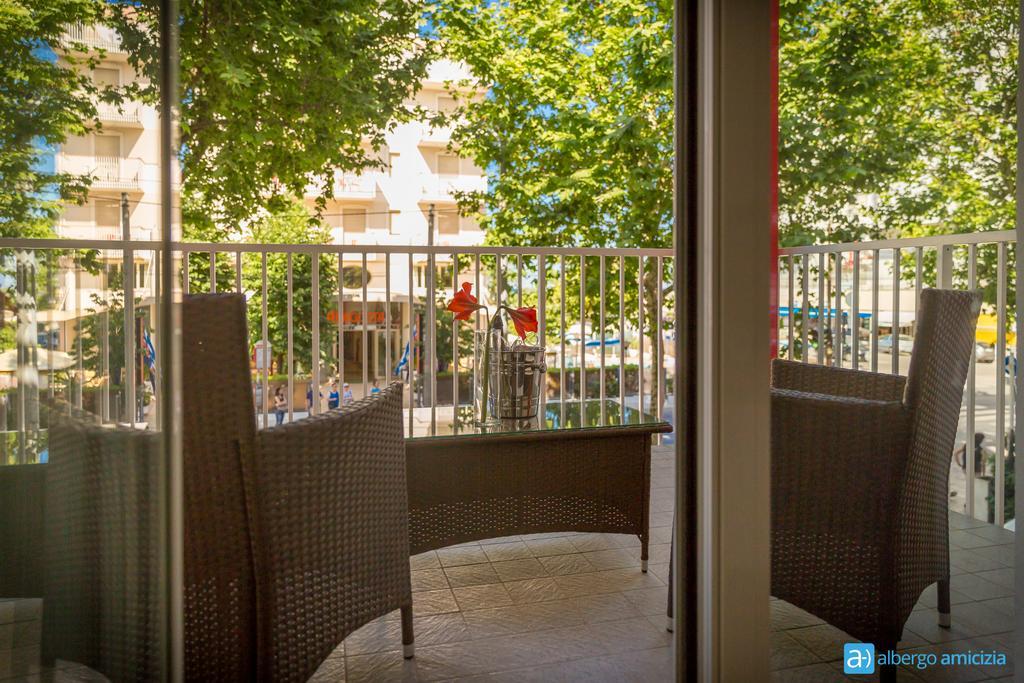 Hotel Amicizia Rimini Kültér fotó