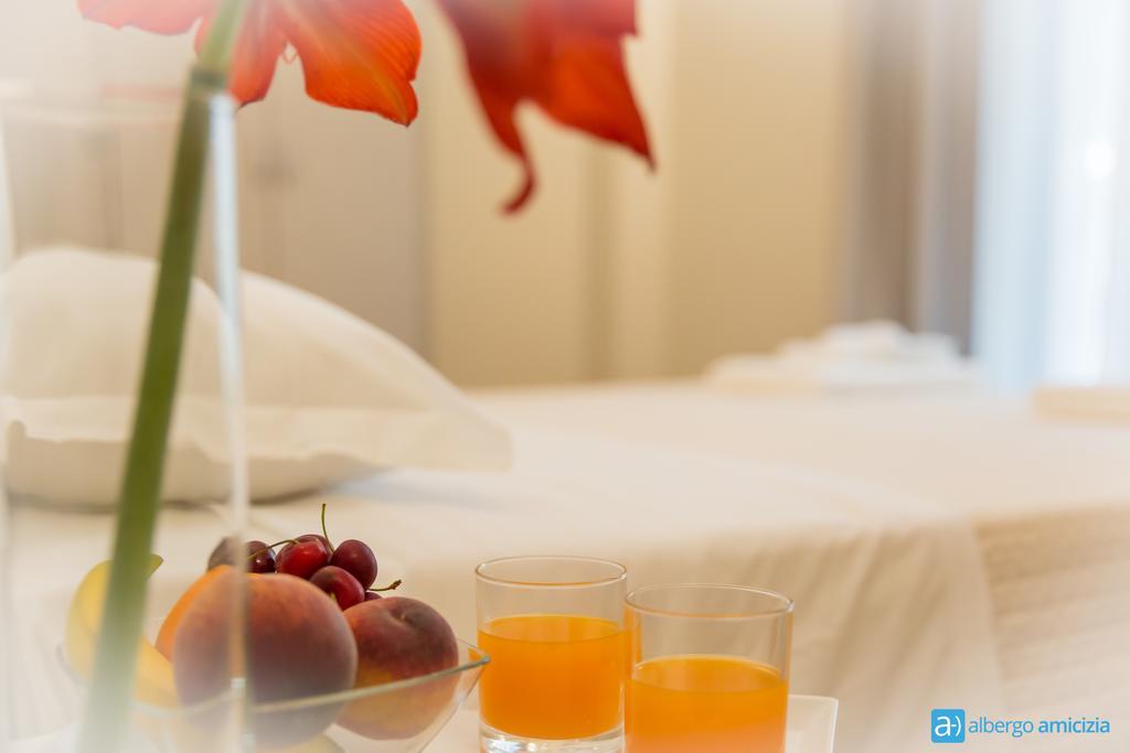 Hotel Amicizia Rimini Kültér fotó