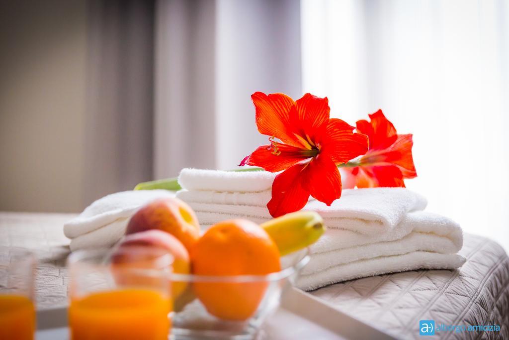 Hotel Amicizia Rimini Kültér fotó