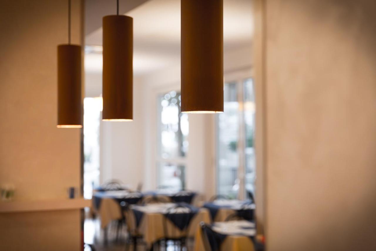 Hotel Amicizia Rimini Kültér fotó
